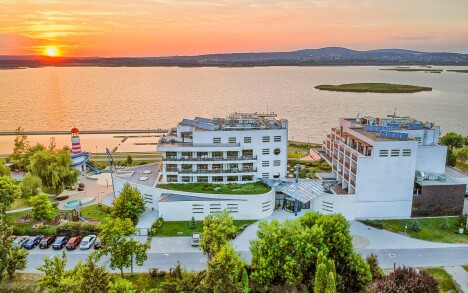 Vital Hotel Nautis ****superior nad jeziorem Velence, Węgry