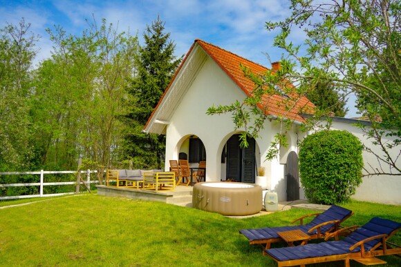 Fehér Borház, Mozsgó, Węgry