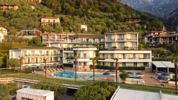 Hotel z basenem, Hotel Royal Village ****, Limone sul Garda (BS), Włochy