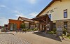 Na zewnątrz, Hotel Happy Star **** w Hnanicach koło Znojma