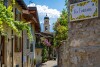 Wąska uliczka z kościołem, Hotel Royal Village ****, Limone sul Garda (BS), Włochy