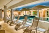 Kryty basen z leżakami, Ensana Thermal Aqua Health Spa Hotel ****, Hévíz, Węgry