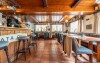 Rustykalna restauracja, Górska chata Orlík ***, Pec pod Śnieżką, Karkonosze, Czechy