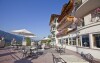Taras z miejscami do siedzenia, Hotel Lagorai Panoramic Resort ****, Cavalese, Włochy