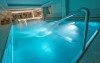 W hotelowym centrum wellness można korzystać z basenu bez ograniczeń