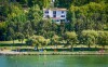 Hotel Sirály położony jest tuż nad brzegiem Balatonu