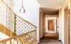 Korytarz hotelowy, EGGER Apartments & Suites, Villanders, Włochy