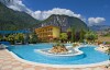 Basen z leżakami, Garda Sporting Club Hotel ****, Riva del Garda (TN), Włochy