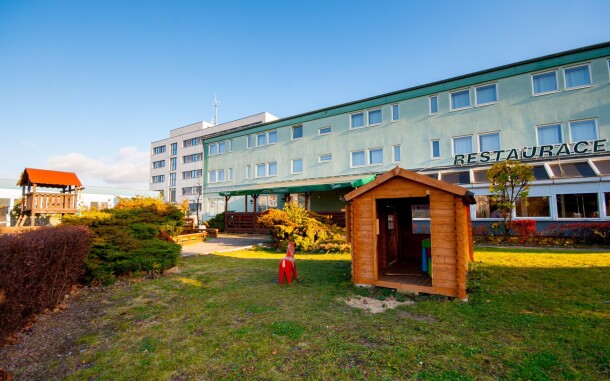 Plac zabaw, Hotel Smaragd ***, Praga