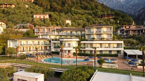 Hotel z basenem, Hotel Royal Village ****, Limone sul Garda (BS), Włochy