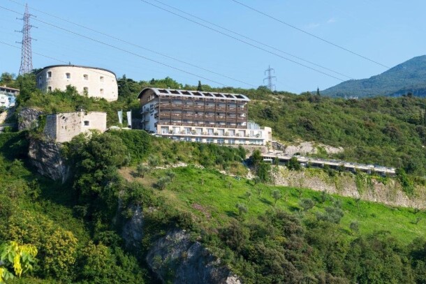 Hotel na zboczu, Garda Hotel Forte Charme ****, Nago (TN), Włochy