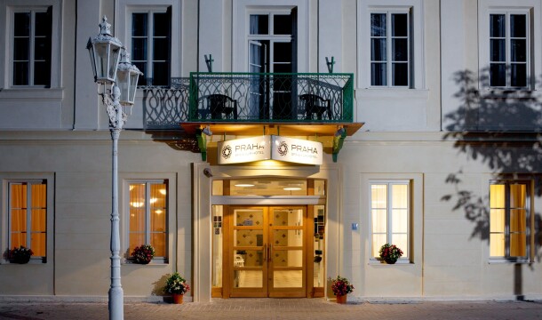 Wejście do hotelu, Badenia Hotel Praha ***, Františkovy Lázně, Czechy