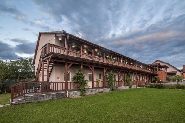 Dwupiętrowy budynek, Sweet-Life Wellness Apartments, Egerszalók, Egerszalók, Węgry