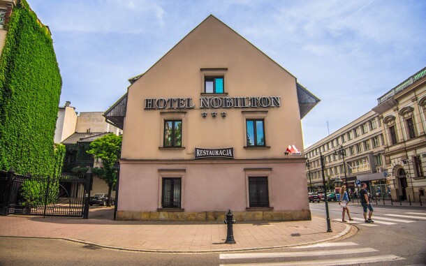 Hotel Nobilton*** położony jest w centrum miasta