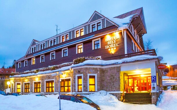 Budynek, Hotel SPA Bílý Hořec, Harrachov, Karkonosze