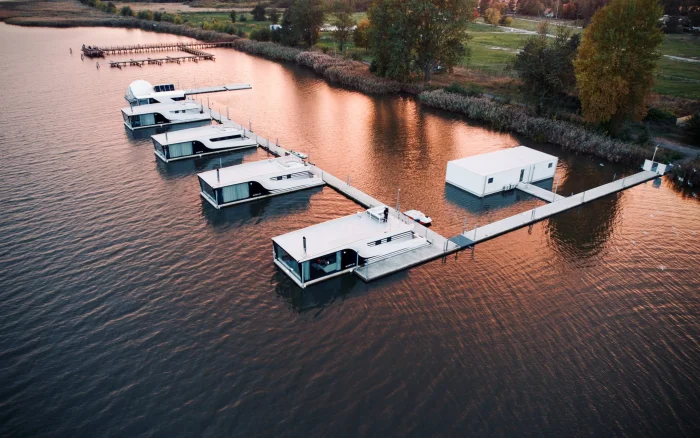 Grand HT Houseboats