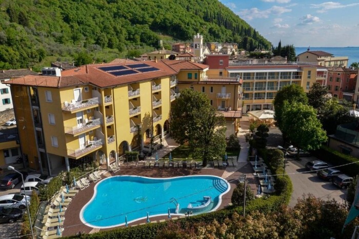 Hotel Bisesti ***