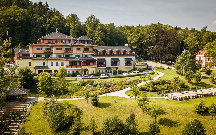 Vila *** a Hotel **** Studánka