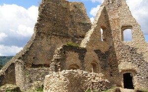 Ruiny zamku w Zlenicach