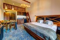 Pokój z galerią i balkonem, Hotel Strachan Family Jasná, Liptowski Mikulasz
