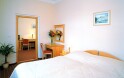 Pokój trzyosobowy z widokiem na miasto i rzekę, Wellness Hotel Jean de Carro ****, Karlowe Wary