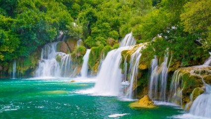 Chorwacja: 7 NAJbardziej zachwycających wodospadów, które musisz zobaczyć