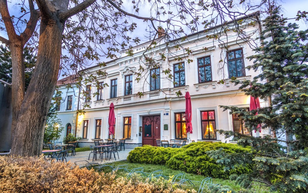 

Romantycznie na Morawach Południowych: Hotel Drnholec *** z i relaksem w prywatnym spa + wino musujące