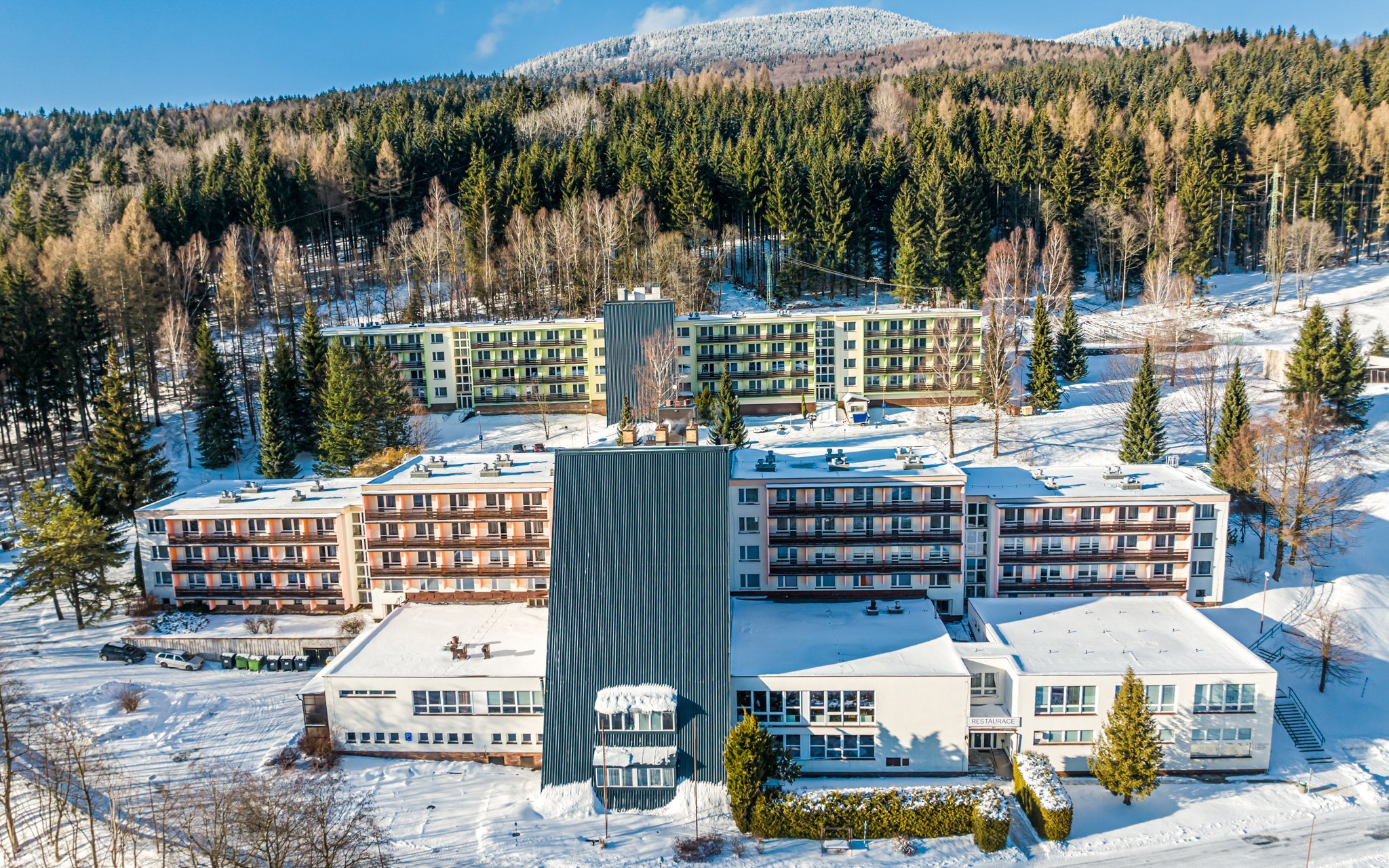 

Hrubý Jeseník: Resort Dlouhé Stráně ***superior w górnym budynku ze śniadaniem/obiadokolacją + opcja wellness