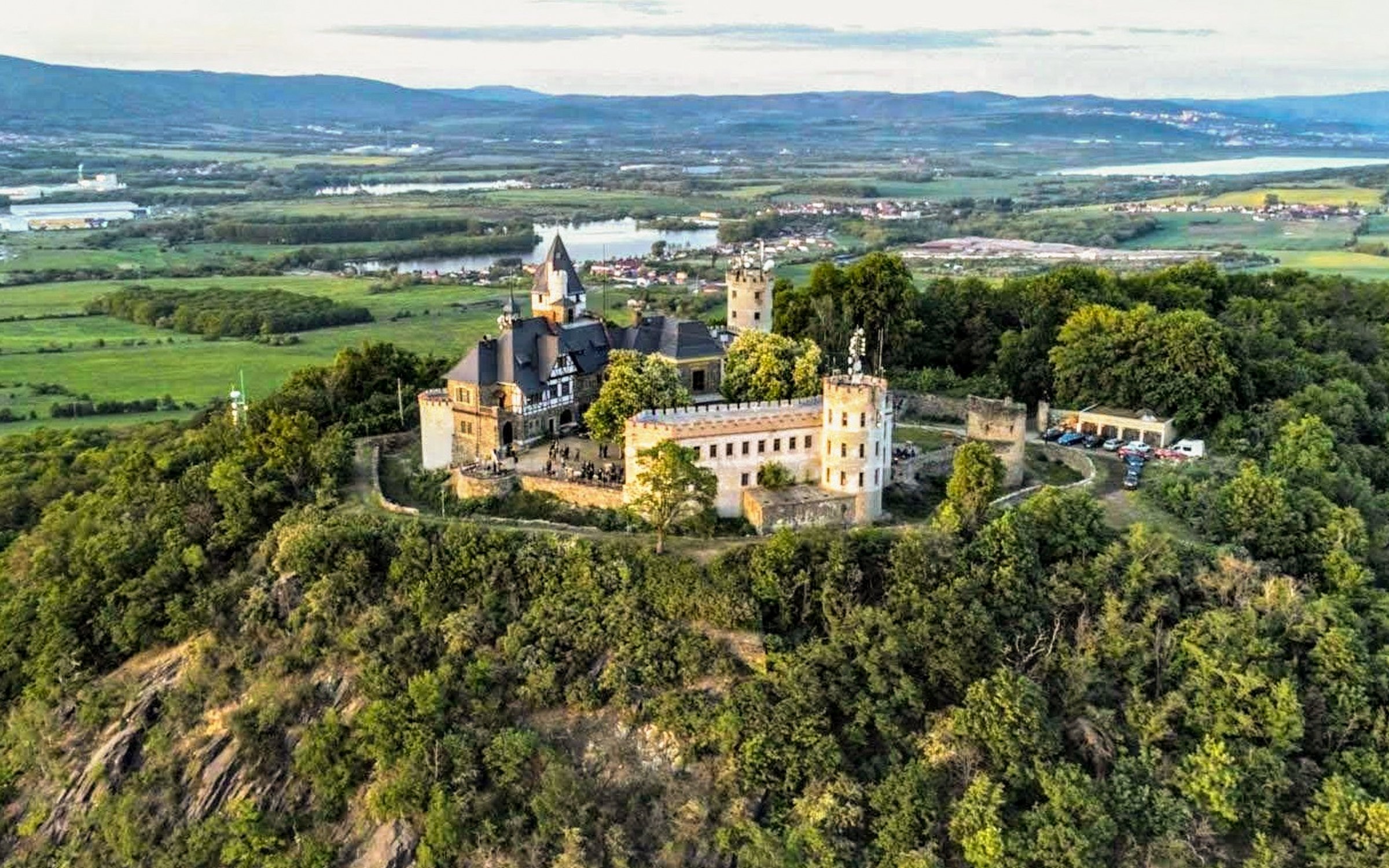 

Teplice i Czeskie Średniogórze w pobliżu ośrodków narciarskich: Pobyt w zabytkowym zamku Doubravka