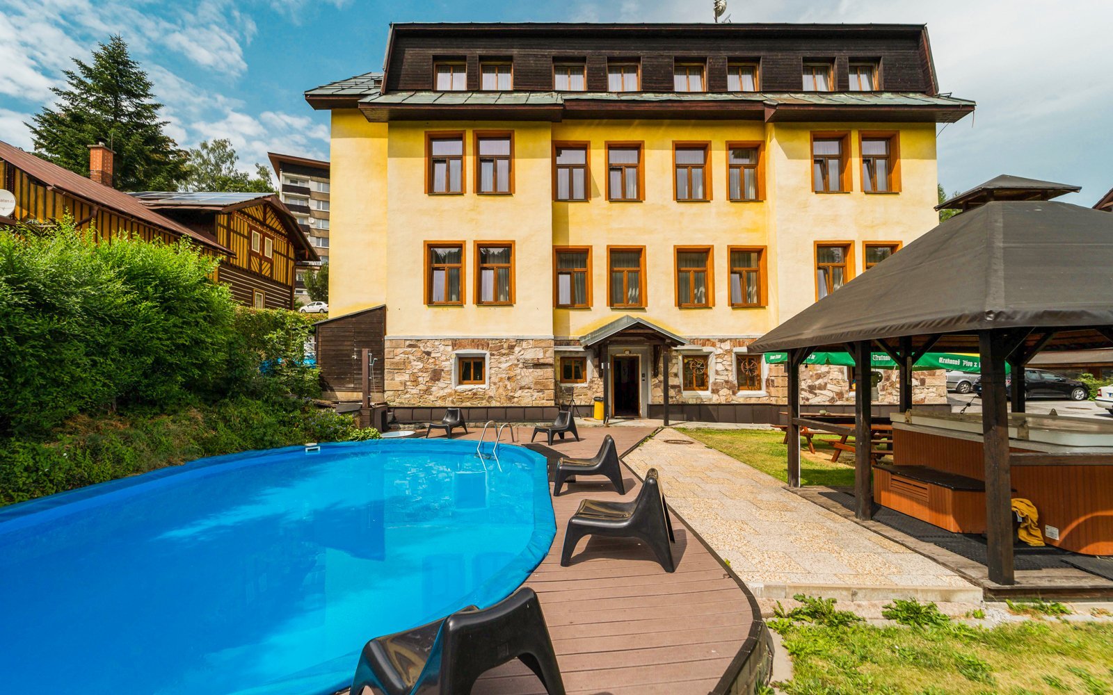 

Karkonosze w pobliżu Szlaku koronami drzew w Pensjonacie Adélka *** ze śniadaniem/obiadokolacją + basen