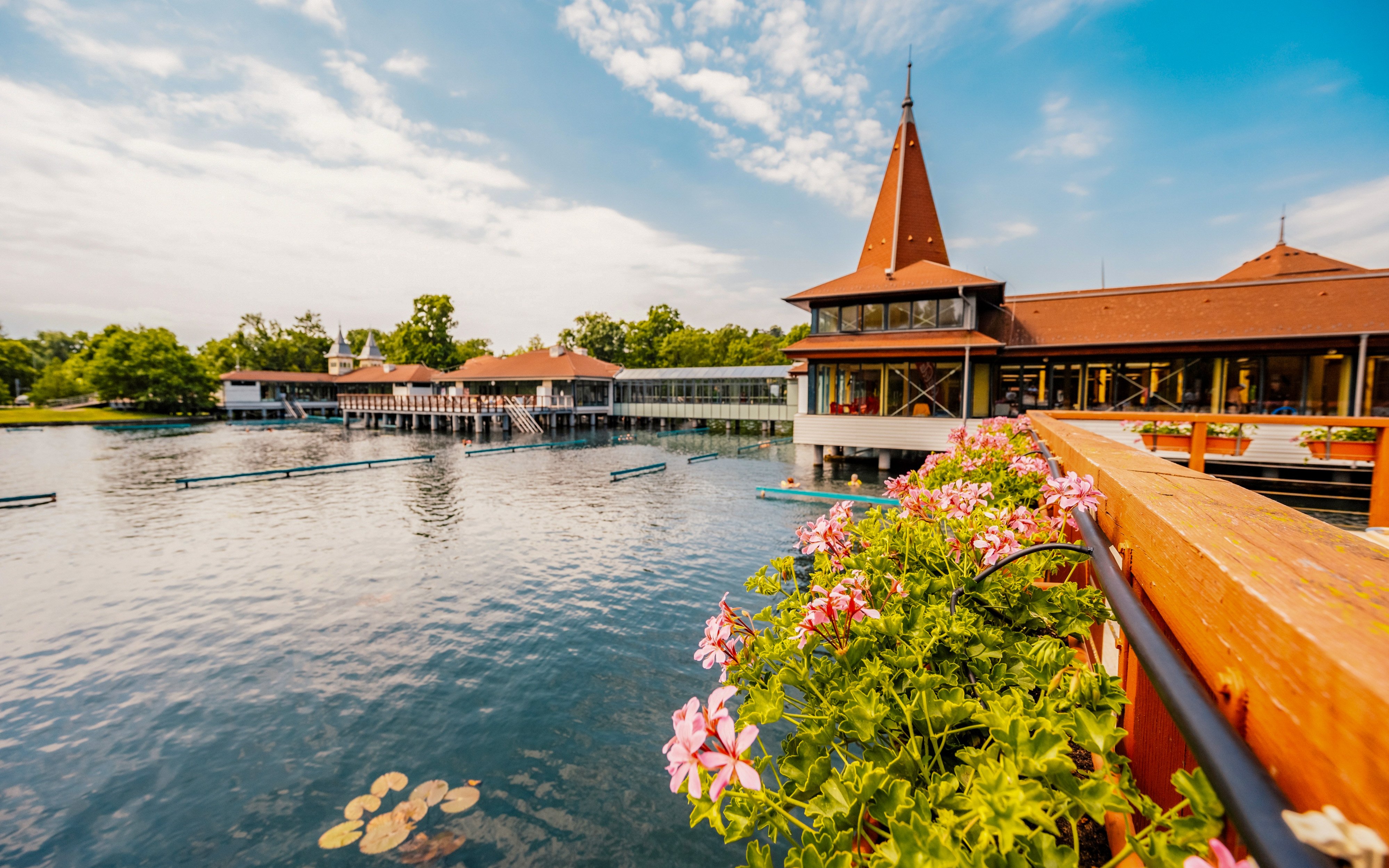 

Węgry: Hévíz 200 m od jeziora termalnego w Pensjonacie Auróra Vendégház ze śniadaniem + zniżka na wstęp do spa