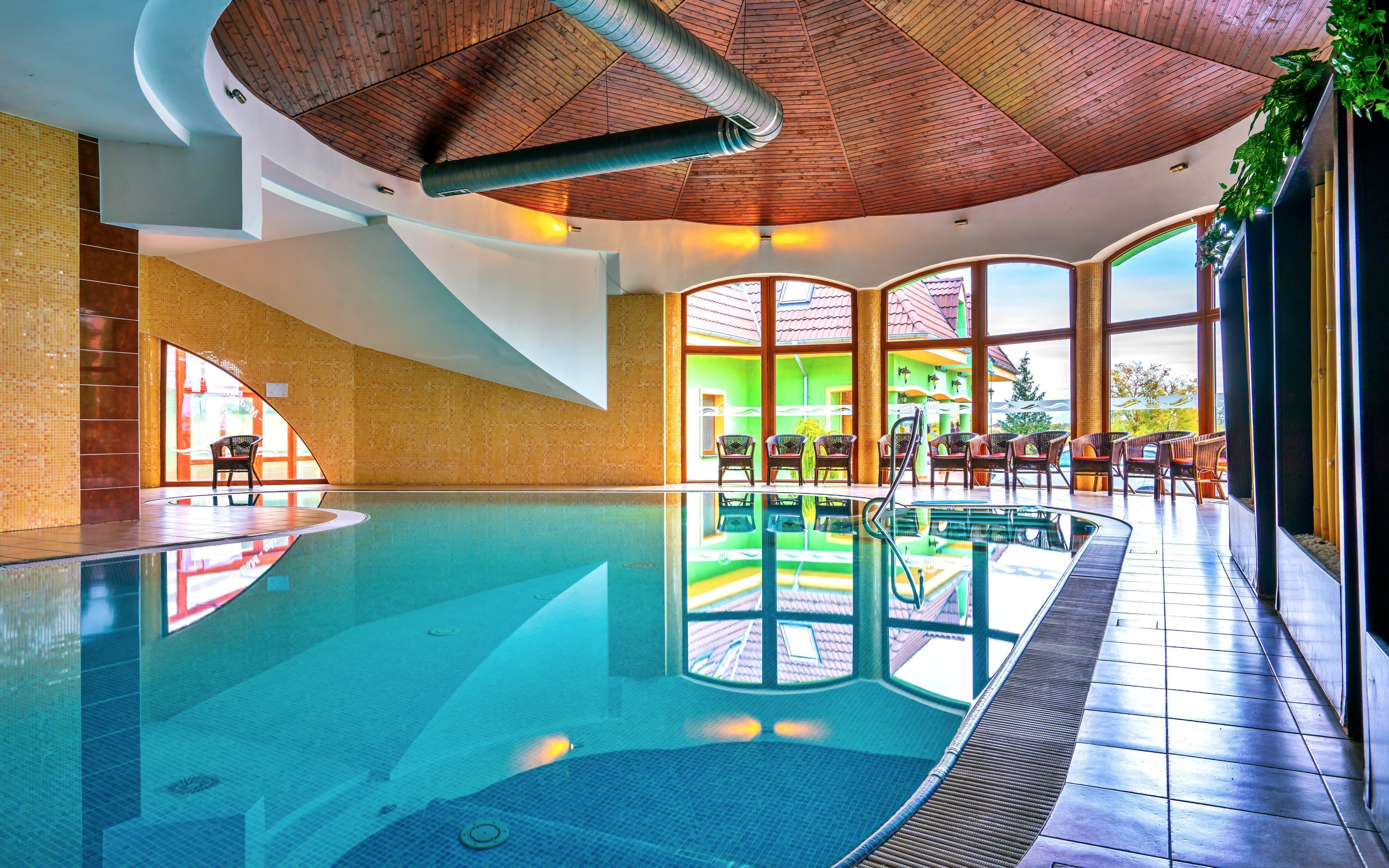 

Velký Meder 50 m od term w Pensjonacie Betty *** ze śniadaniem/obiadokolacją i wellness , termalny basen