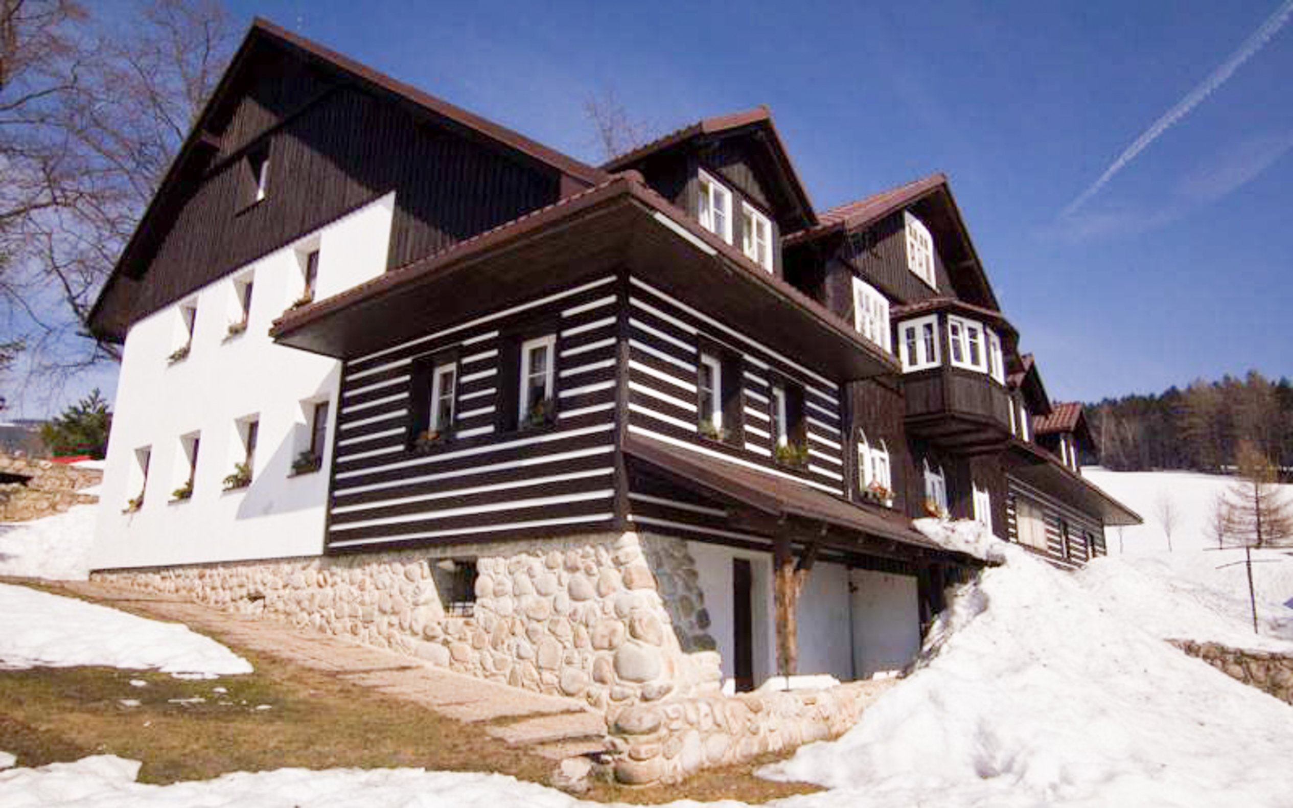 

Karkonosze: Pobyt w Chacie pod Lipami z obiadokolacją, zniżką na saunę i bezpłatnym wyciągiem narciarskim