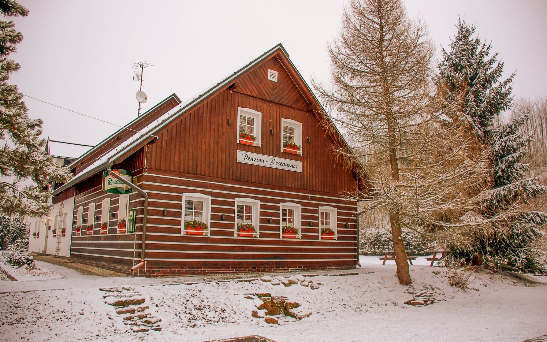 

Karkonosze: Černý Důl blisko ośrodka narciarskiego i Szlaku w koronach drzew w Pensjonacie Čistá ze śniadaniem