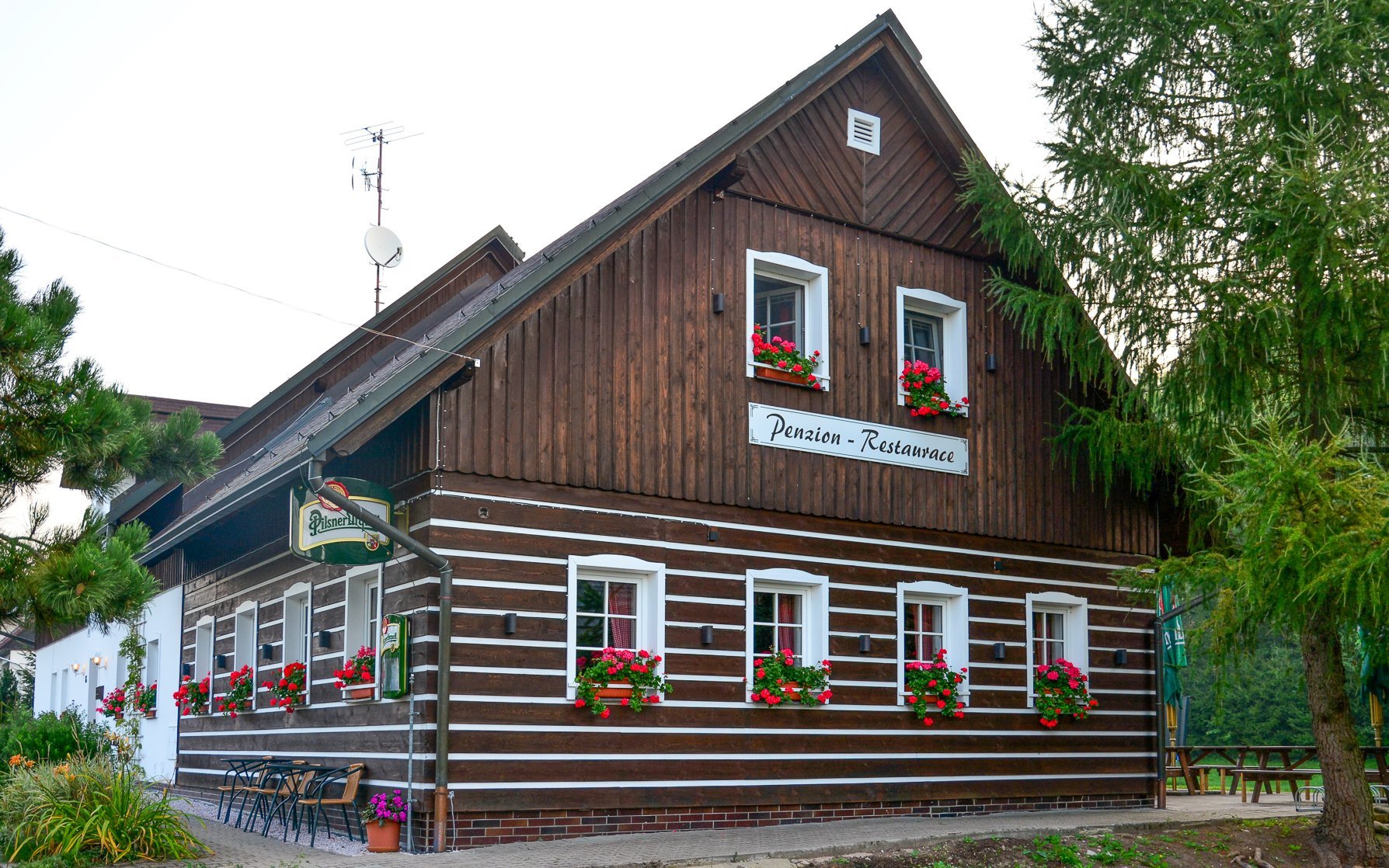 

Karkonosze: Černý Důl zaledwie 7 km od Szlaku w koronach drzew w Pensjonacie Čistá ze śniadaniem i Prosecco