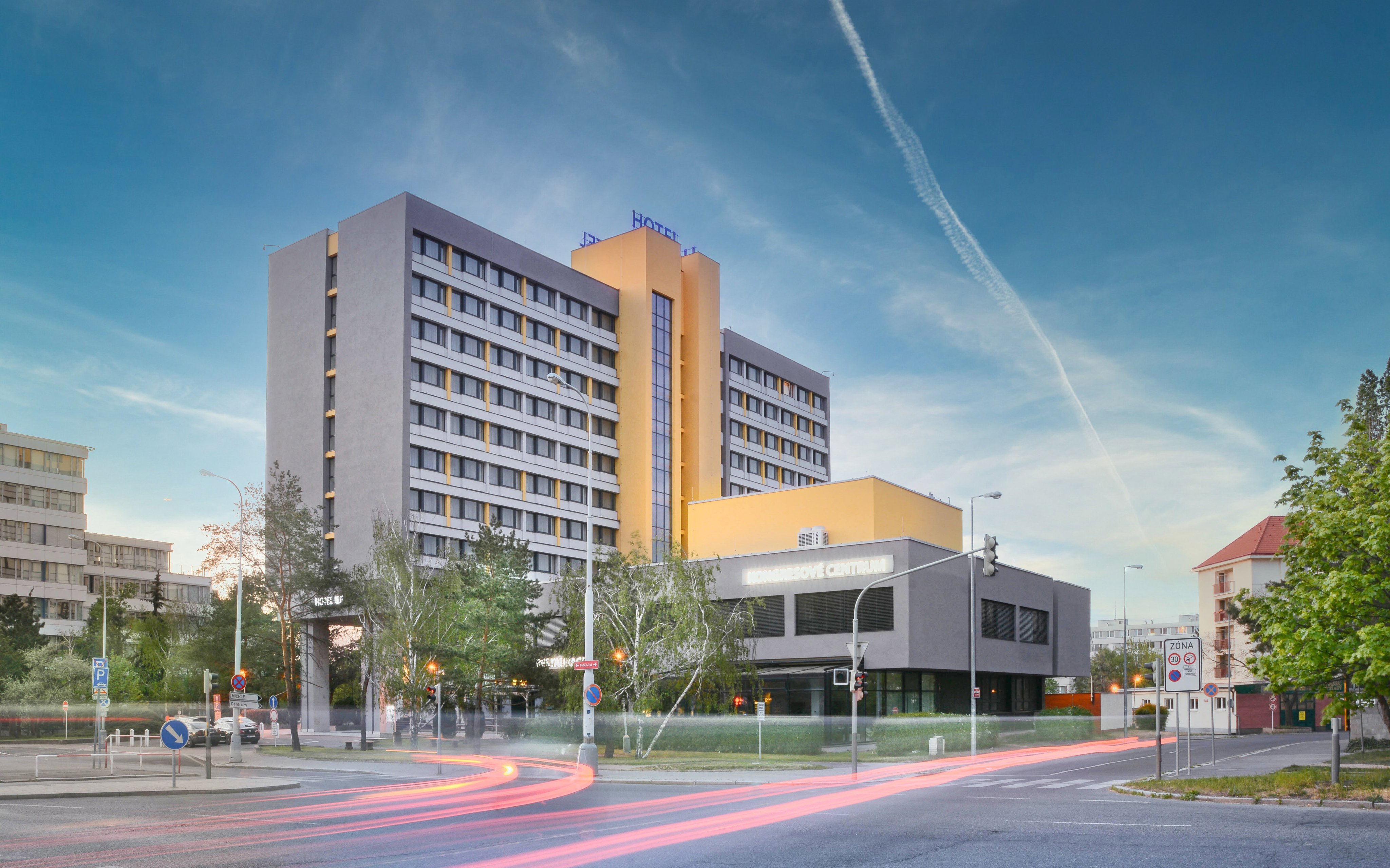 

Praga tylko 5 km od centrum: Pobyt w Hotelu ILF *** ze śniadaniem w formie bufetu + zniżka do hotelowego baru