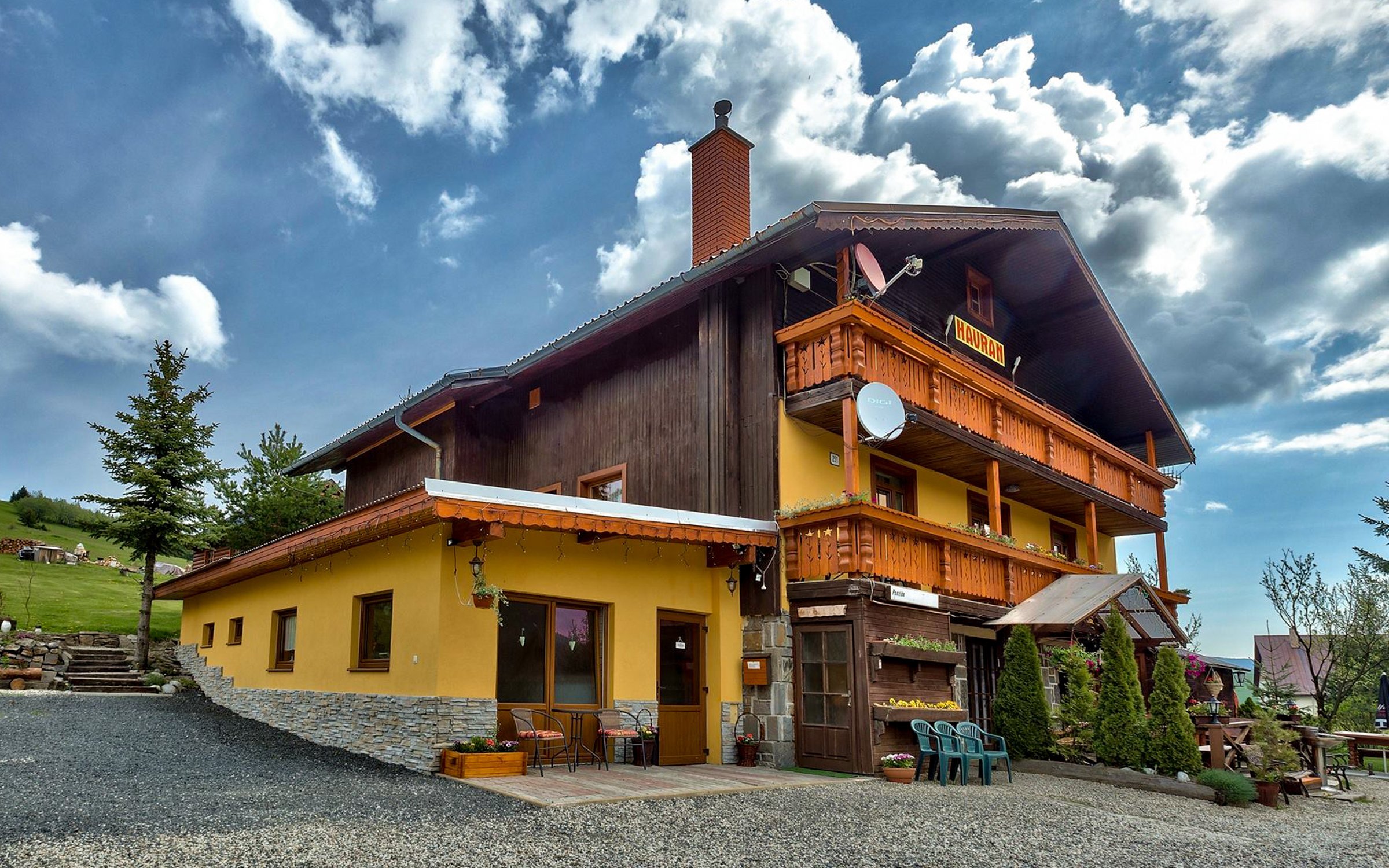 

Tatry Bielskie: Ždiar w pobliżu ścieżki koronami drzew w Pensjonacie Raven ze śniadaniem i jacuzzi