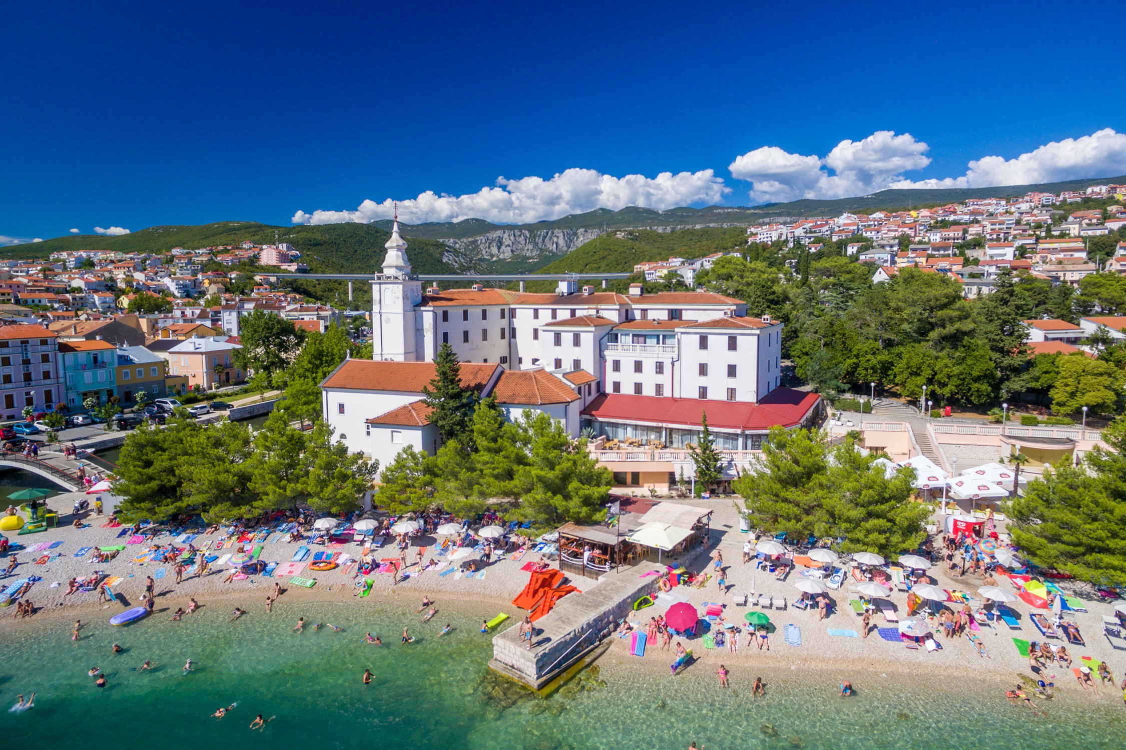 

Kurort Crikvenica tylko 50 m od plaży w hotelu Kaštel *** z obiadokolacją, napojami + dziecko do 12 lat gratis