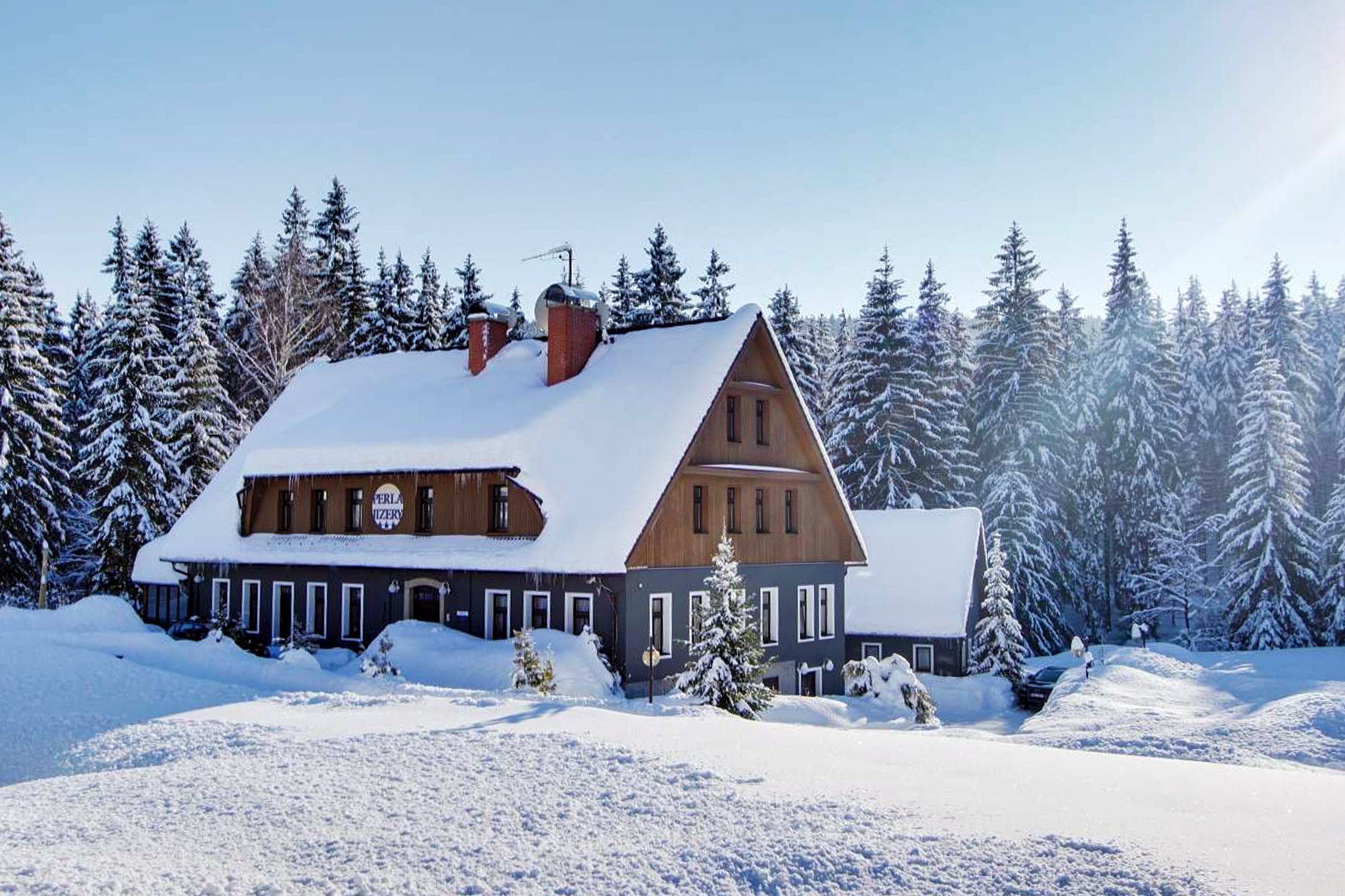 

Góry Izerskie 200 m od wyciągu narciarskiego w Hotelu Perla Jizery *** ze śniadaniem lub obiadokolacją