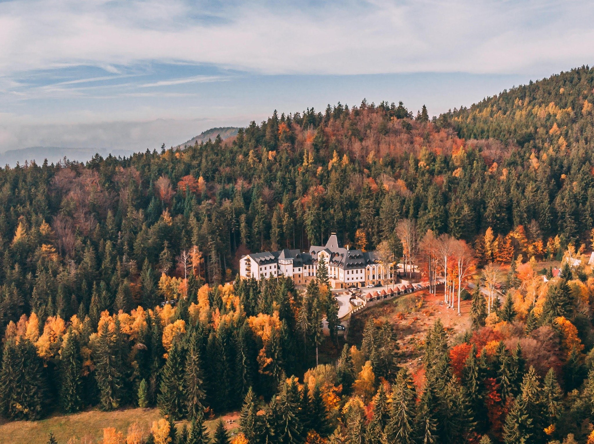 

Relaks u Karlowych Warach: Zamek Lužec Spa & Wellness Resort **** z obiadokolacją, basenem i saunami + wino