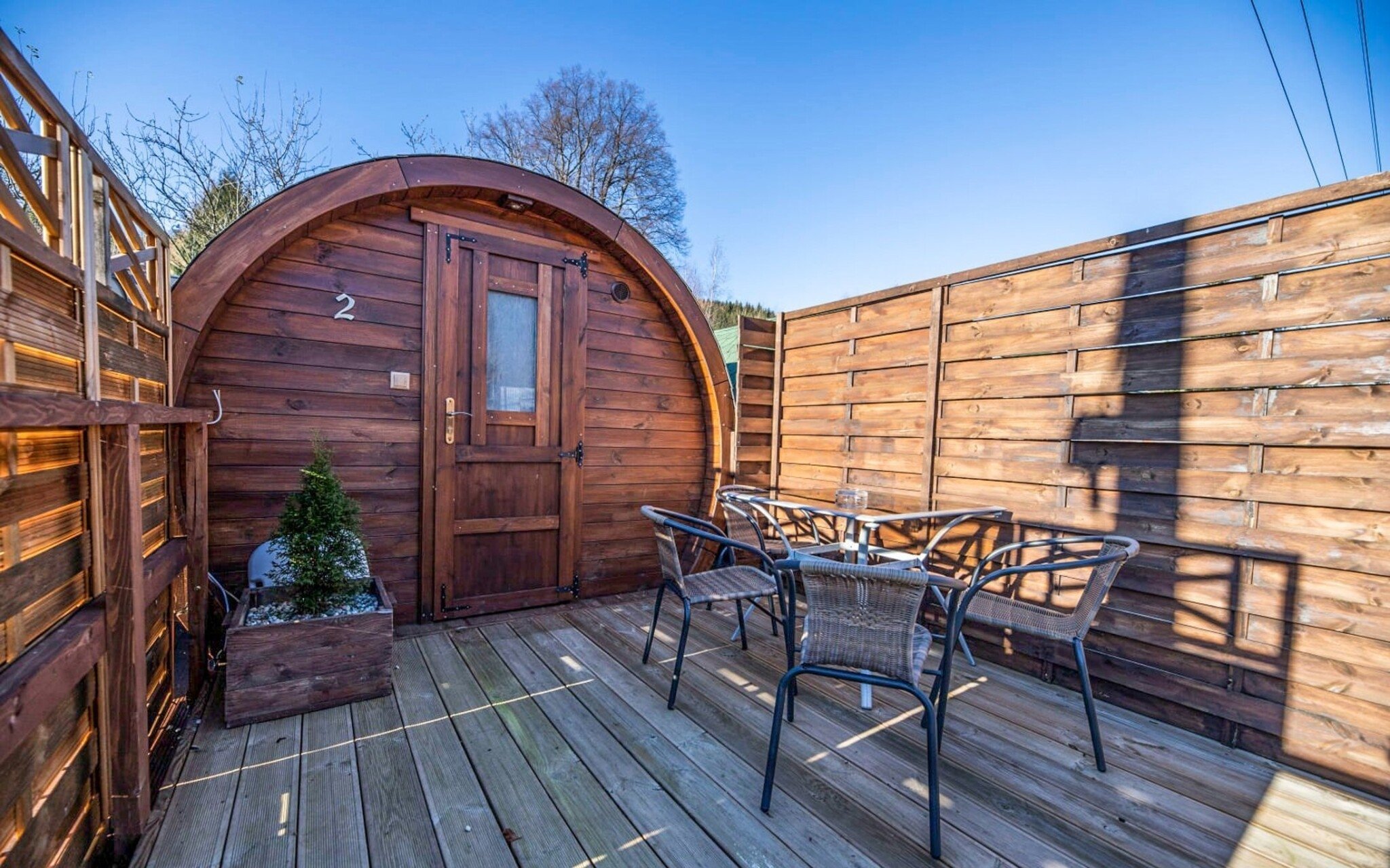 

Jesioniki w beczce mieszkalnej: Pensjonat Stonožka z obiadokolacją, basenem i prywatną sauną lub jacuzzi