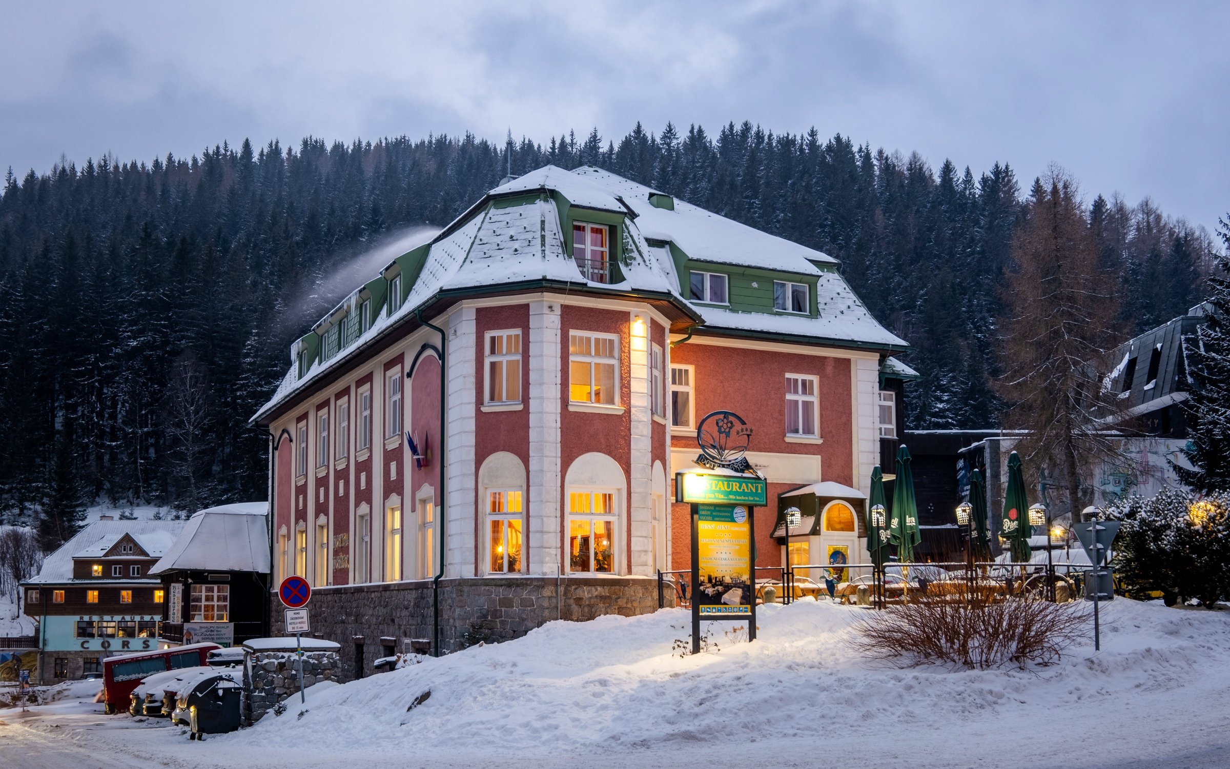 

Karkonosze przy stokach: Pec pod Śnieżką w hotelu Hořec **** ze śniadaniem, wstęp do sauny i drink powitalny