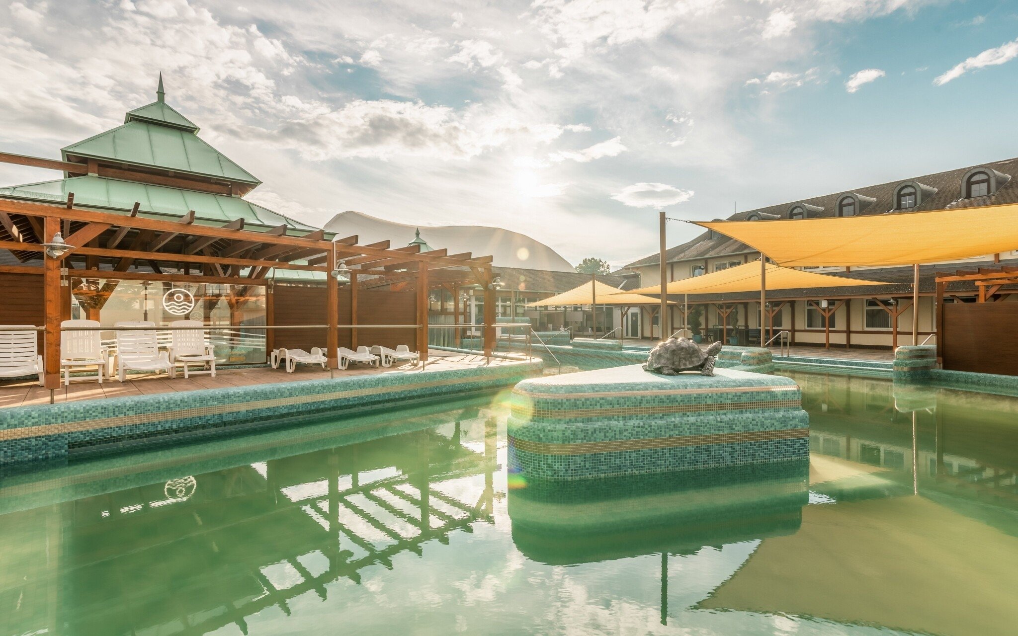 

Mosonmagyaróvár Spa w Fészek Fogadó - Pensjonat Nest ze śniadaniem, codziennym wstępem do łaźni termalnych