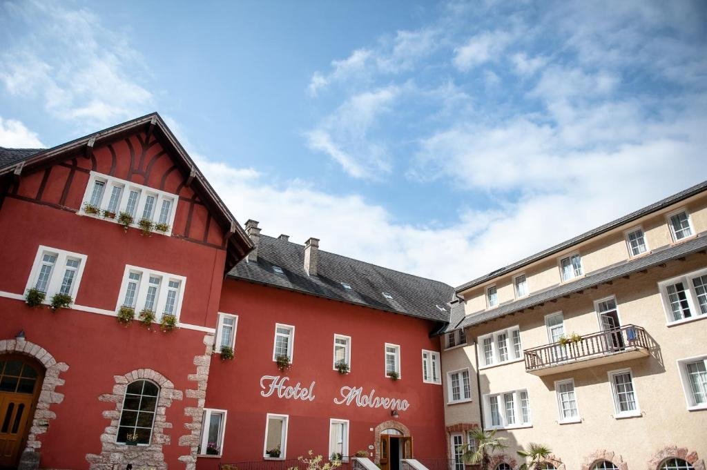 

Trydent nad brzegiem jeziora: Grand Hotel Molveno *** z obiadokolacją, basenem, prywatną plażą nad jeziorem