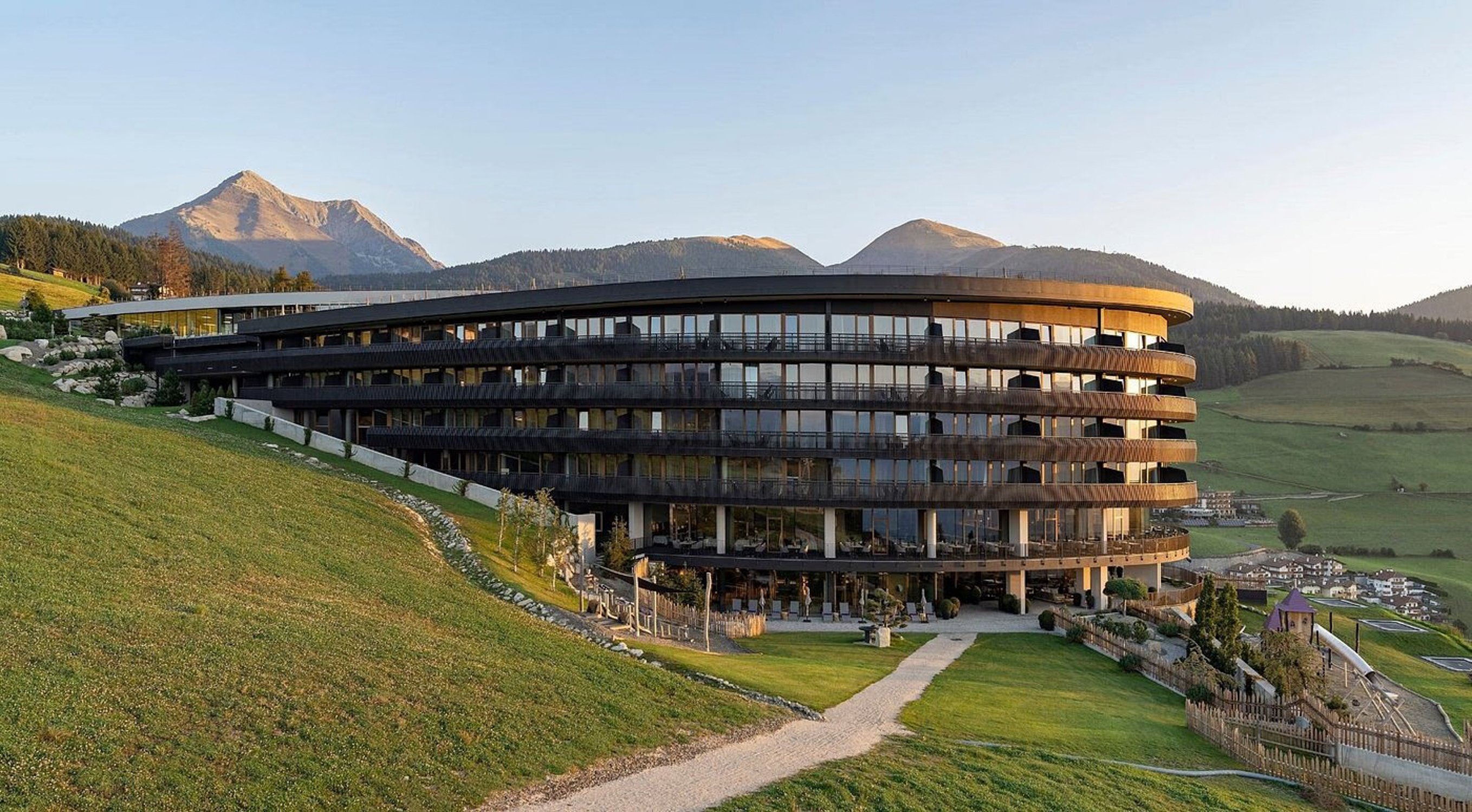 

Doskonały pobyt dla całej rodziny: Południowy Tyrol w 5* Hotelu Familiamus z all inclusive, wellness i program