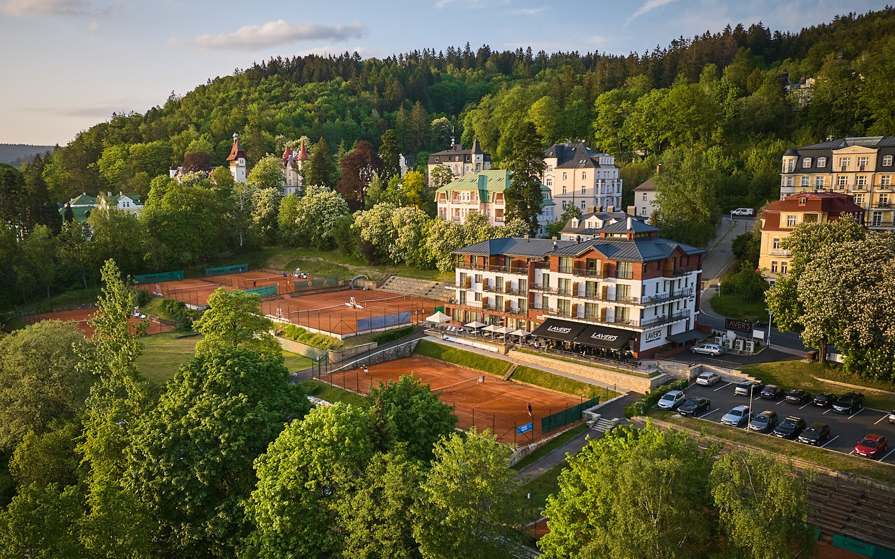 

Mariánské Lázně: Luksusowy Hotel Queens **** z centrum wellness (basen, jacuzzi, sauny) i obiadokolacje