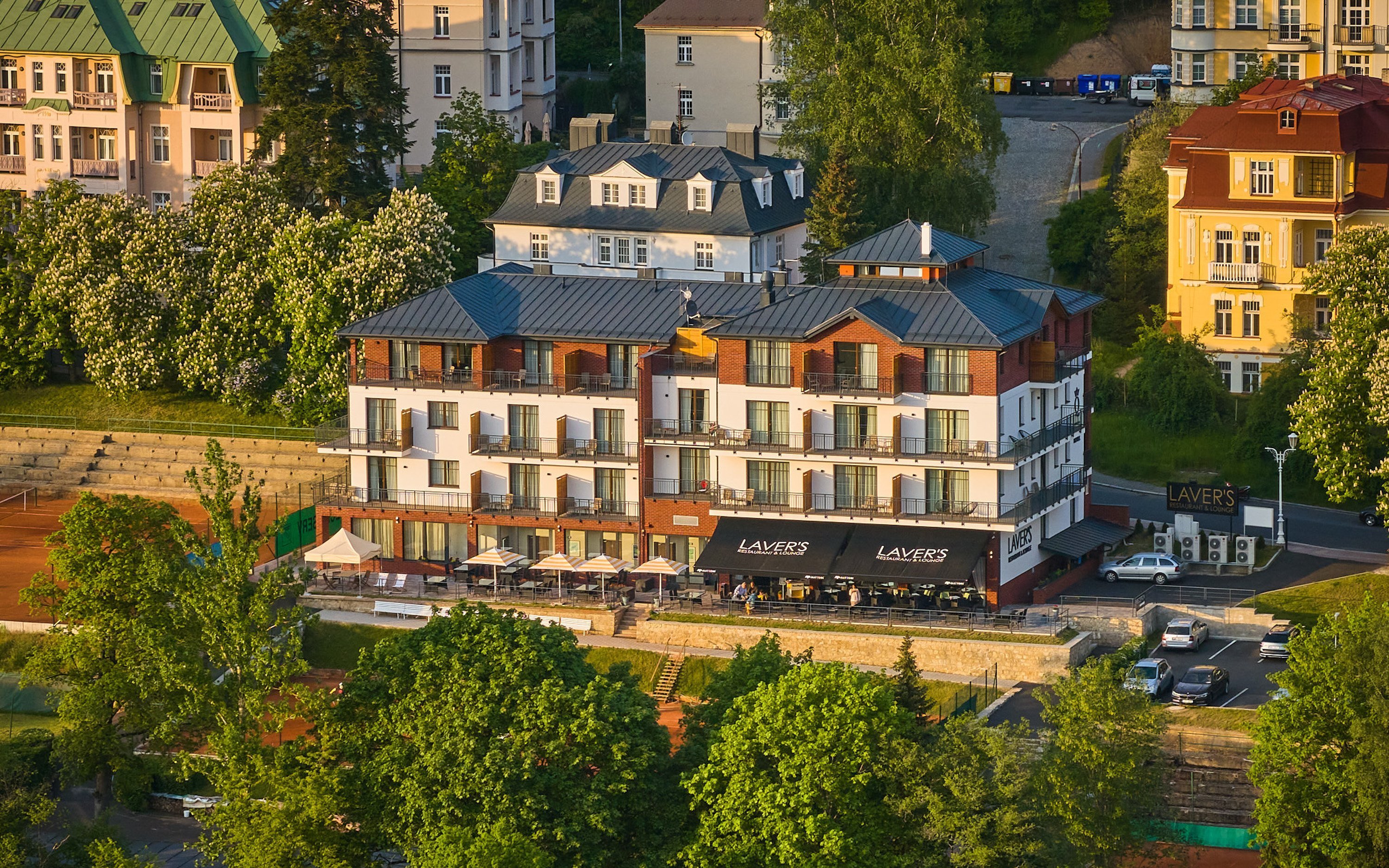 

Luksus Mariánské Lázně: 4* Hotel Queens z obiadokolacją i wellness (basen, jacuzzi, sauny)