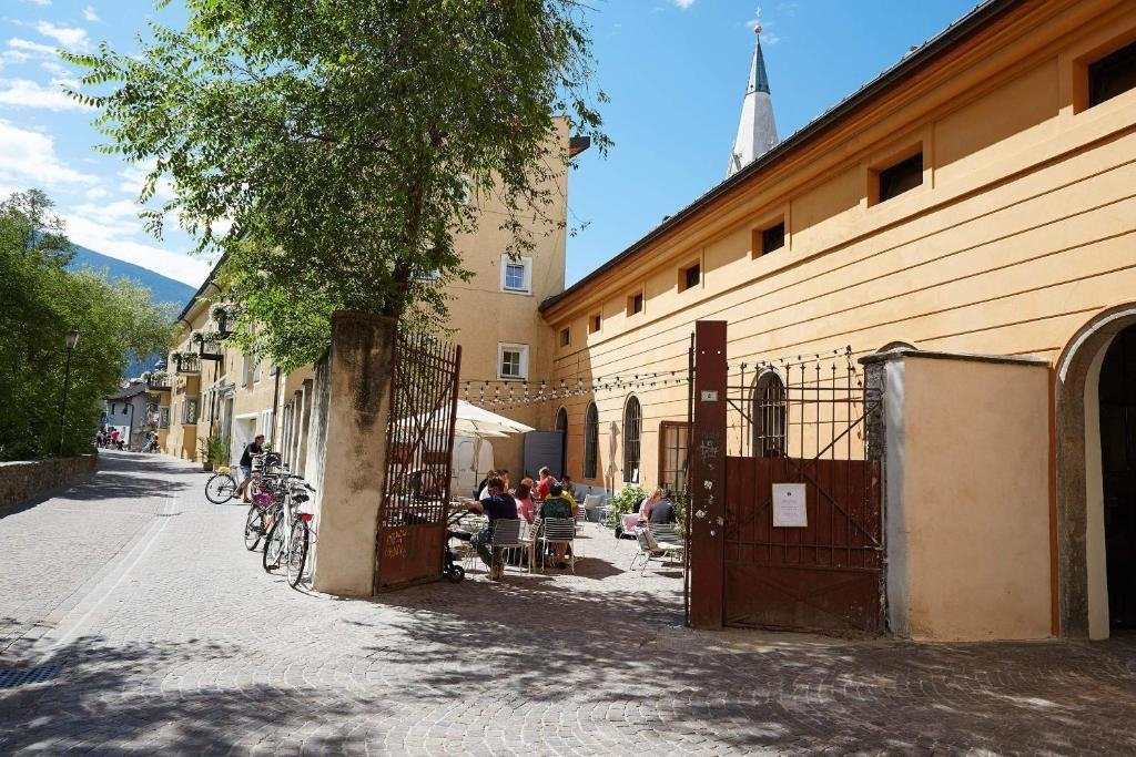 

Letnie wakacje nie tylko dla rowerzystów w historycznym mieście Brixen: Hotel Alter Schlachthof ze śniadaniem