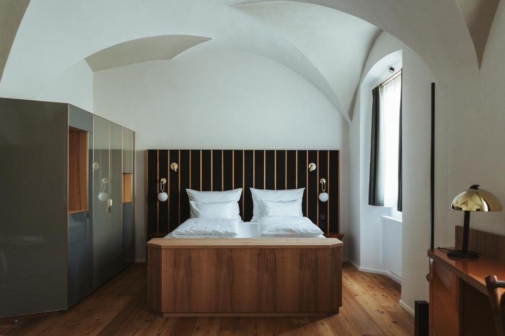 

Historyczny Brixen i Dolomity w Arthotelu Lasserhaus **** ze śniadaniem, jacuzzi i sauną + karta rabatowa
