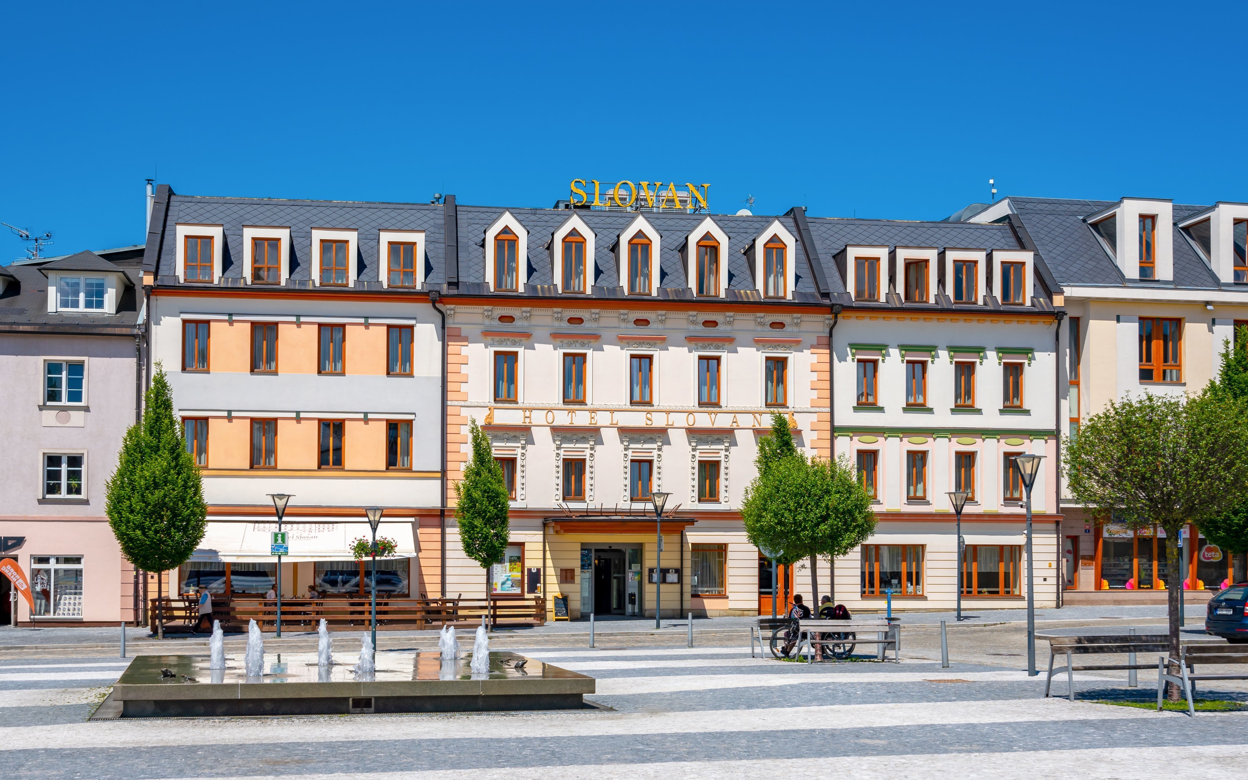 

Jeseníky: Pobyt w nagradzanym Hotelu Slovan **** z obiadokolacją, prywatnym wejściem do sauny i drinkiem